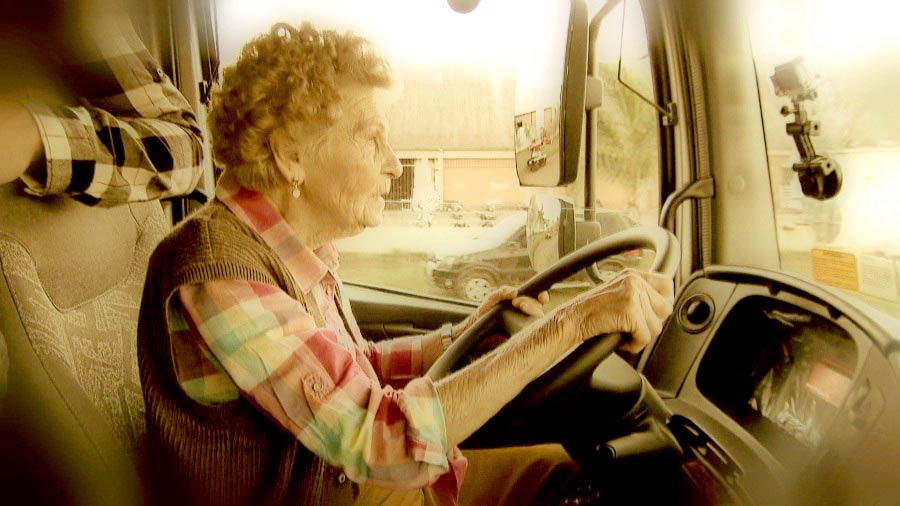 O Brasil tem a caminhoneira mais idosa do mundo